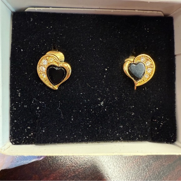 Avon Onyx Heart Clip Earrings goldtone/black/crystals NIB vintage 1994 - Picture 1 of 6